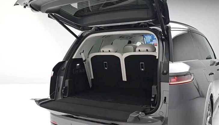 Lynk & Co 900: caratteristiche, design, abitacolo, motori e disponibilità - Foto 6 di 22