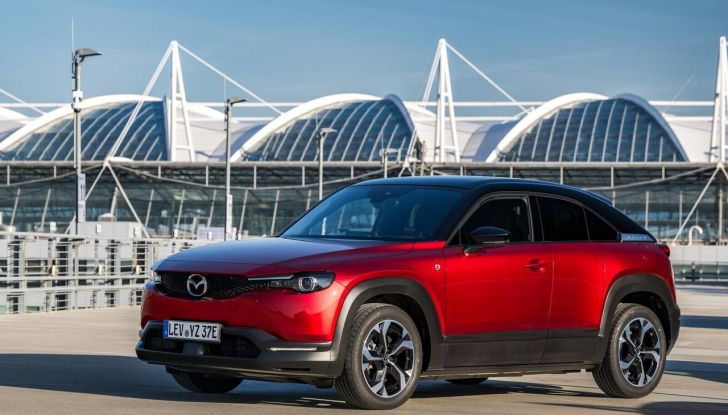 Mazda MX-30 R-EV 2025: guidare in elettrico senza ansia grazie al motore Wankel - Foto 5 di 23