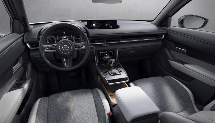 Mazda MX-30 R-EV 2025: guidare in elettrico senza ansia grazie al motore Wankel - Foto 12 di 23