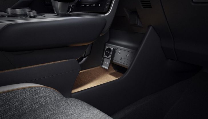 Mazda MX-30 R-EV 2025: guidare in elettrico senza ansia grazie al motore Wankel - Foto 15 di 23