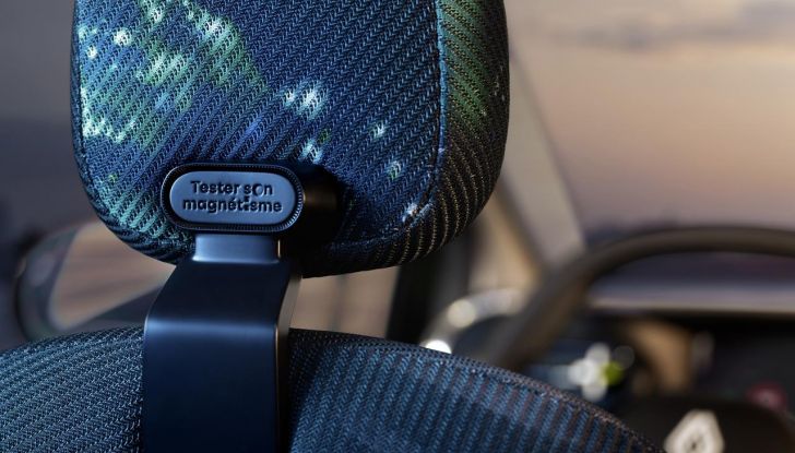 Renault Twingo E-Tech Electric, ecco gli interni: minimalismo, funzionalità e un tocco di nostalgia anni ‘90 - Foto 7 di 28