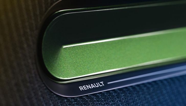Renault Twingo E-Tech Electric, ecco gli interni: minimalismo, funzionalità e un tocco di nostalgia anni ‘90 - Foto 5 di 28