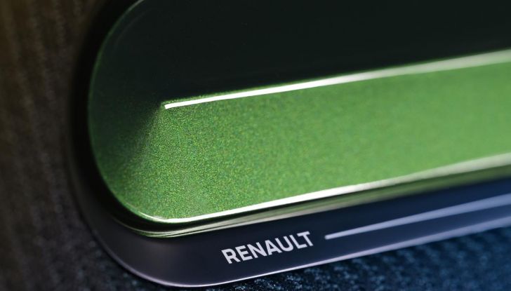 Renault Twingo E-Tech Electric, ecco gli interni: minimalismo, funzionalità e un tocco di nostalgia anni ‘90 - Foto 4 di 28