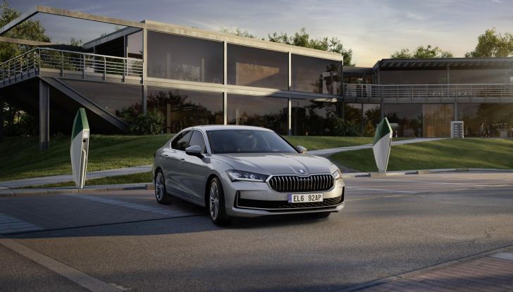 Skoda Superb Hatch iV