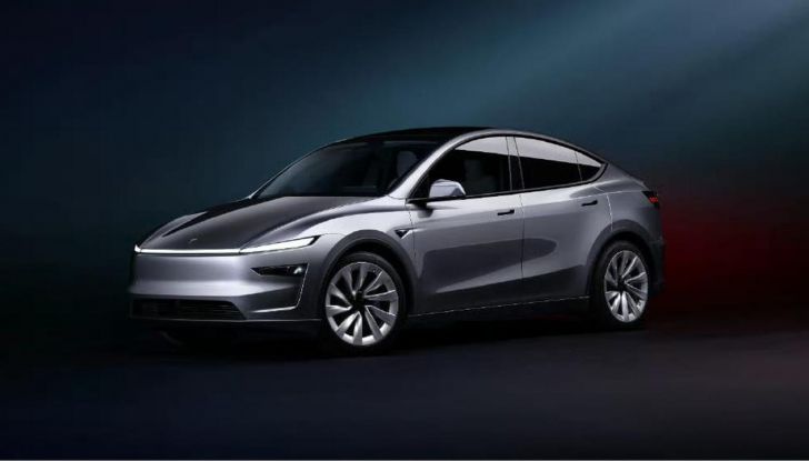 Tesla Model Y 2025: svelati tutti i prezzi e le versioni per l’Italia - Foto 13 di 15