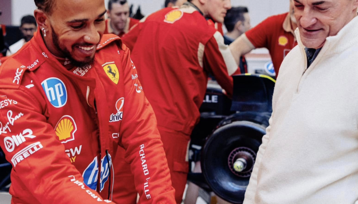 F1 Cina, Hamilton su Ferrari in pole nelle qualifiche Sprint a Shanghai - Foto 7 di 8