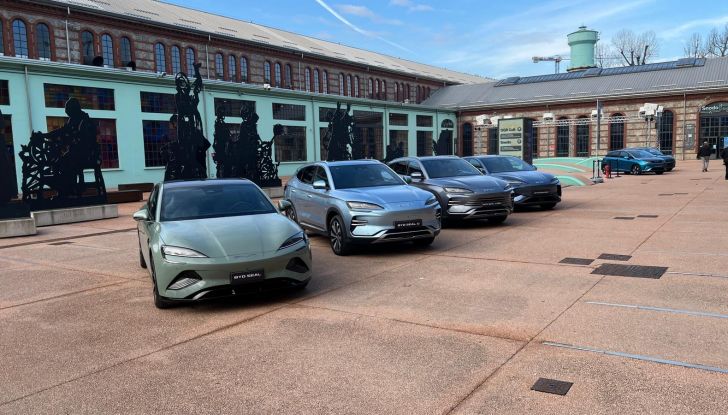 Test drive della BYD Atto2 con cui accelera in Italia con questa SUV compatta elettrica - Foto 72 di 77