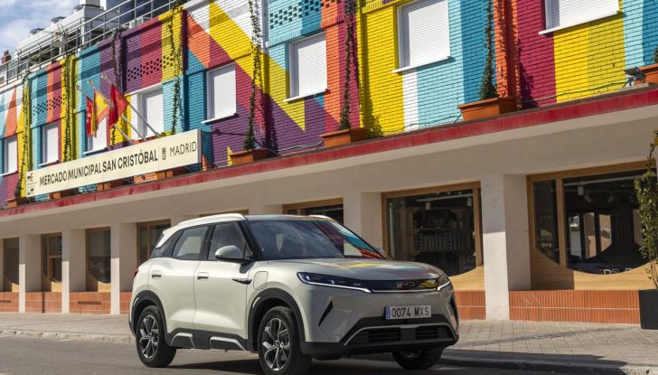 Test drive della BYD Atto2 con cui accelera in Italia con questa SUV compatta elettrica - Foto 22 di 77