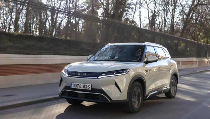 Test drive della BYD Atto2 con cui accelera in Italia con questa SUV compatta elettrica - Foto 26 di 77