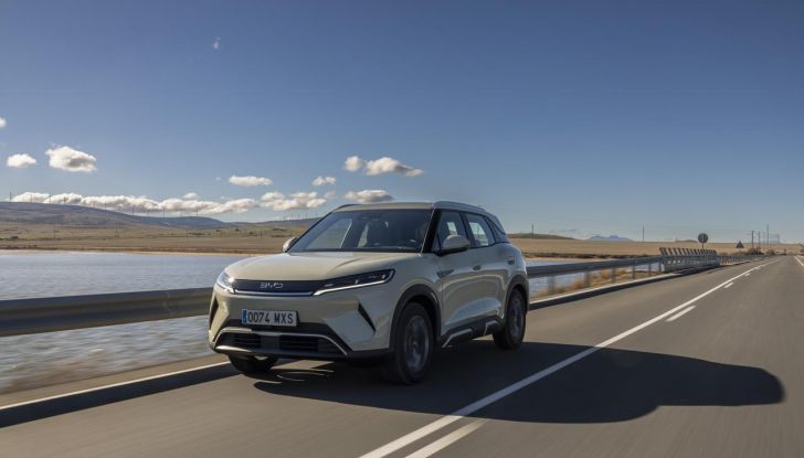 Test drive della BYD Atto2 con cui accelera in Italia con questa SUV compatta elettrica - Foto 29 di 77