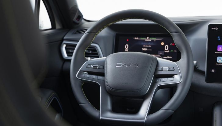 Test drive della BYD Atto2 con cui accelera in Italia con questa SUV compatta elettrica - Foto 30 di 77