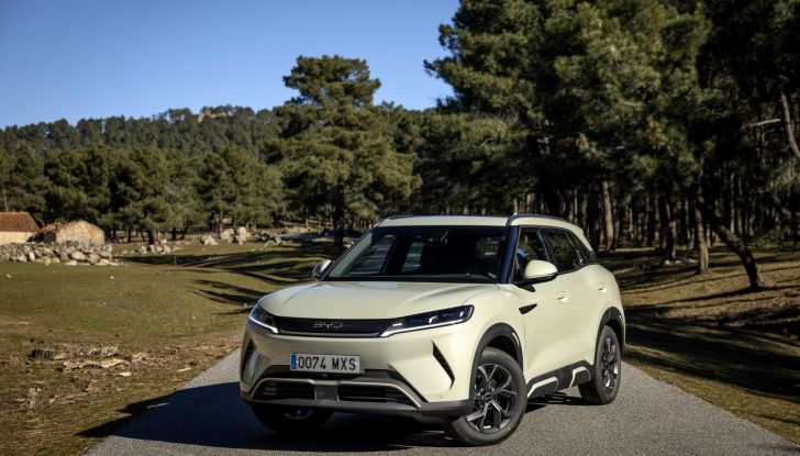 Test drive della BYD Atto2 con cui accelera in Italia con questa SUV compatta elettrica - Foto 31 di 77