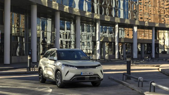 BYD rallenta: utili giù del 33% e auto sempre più simili a smartphone. Opportunità, rischi e cosa devono sapere gli automobilisti