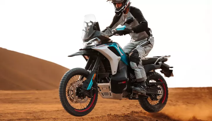 CFMoto 800MT-X: prezzo competitivo per una crossover versatile - Foto 3 di 8