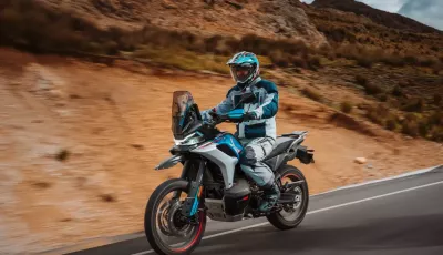 CFMoto 800MT-X: prezzo competitivo per una crossover versatile