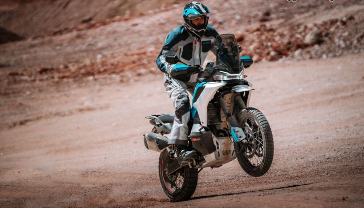 CFMoto 800MT-X: prezzo competitivo per una crossover versatile - Foto 7 di 8
