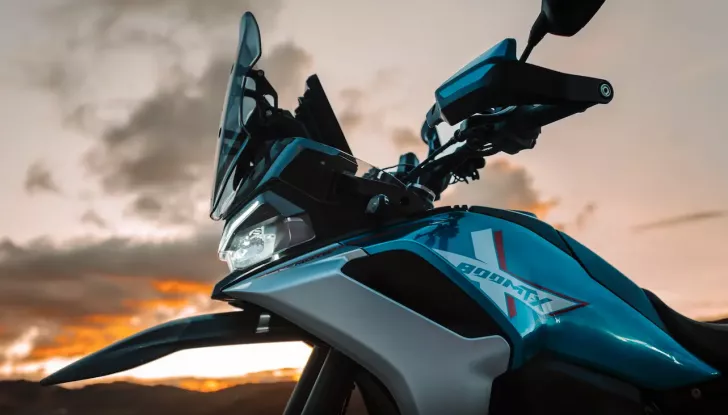 CFMoto 800MT-X: prezzo competitivo per una crossover versatile - Foto 1 di 8