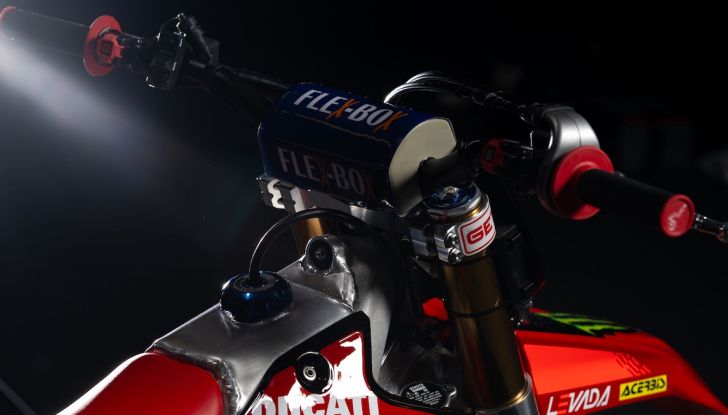 Ducati Desmo450 MX: svelato il prezzo della prima cross di Borgo Panigale - Foto 11 di 12