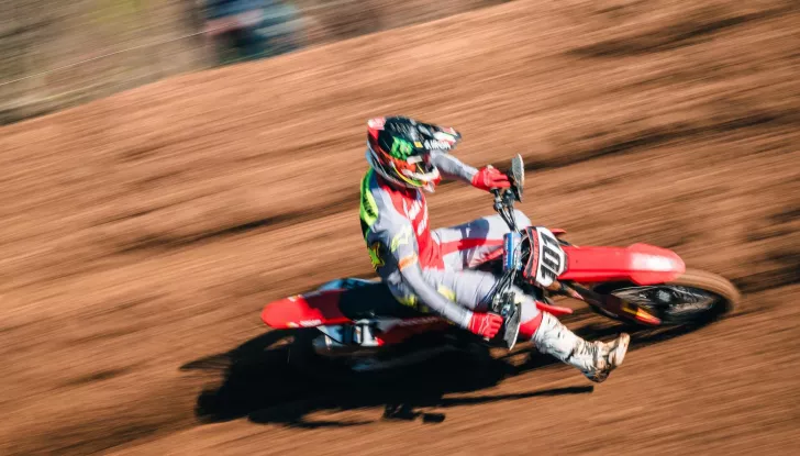 Ducati Desmo450 MX: svelato il prezzo della prima cross di Borgo Panigale - Foto 5 di 12