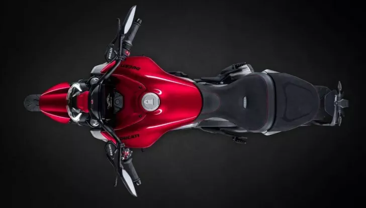 Ducati e Dsquared2 presentano una capsule collection in collaborazione ispirata alla nuova XDiavel V4 - Foto 9 di 10