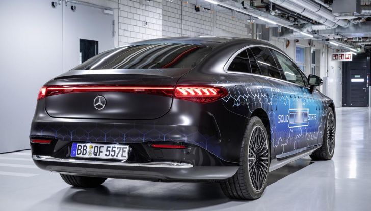 Mercedes EQS con batteria allo stato solido sfonda il muro dei 1000 km - Foto 10 di 16