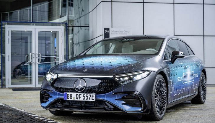 Mercedes EQS con batteria allo stato solido sfonda il muro dei 1000 km - Foto 11 di 16