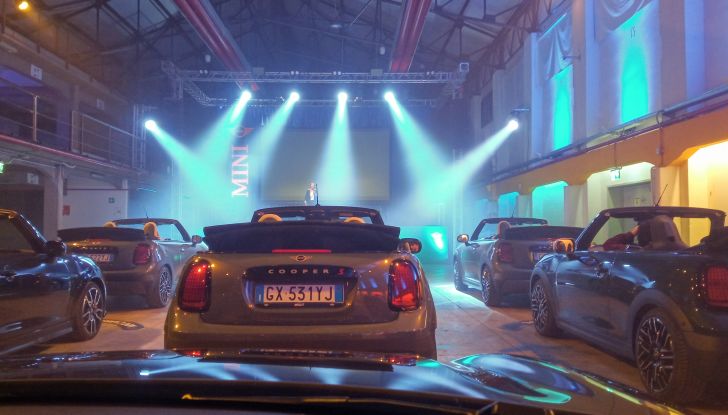 Nuova Mini Cooper Cabrio 2025, test drive e dati tecnici - Foto 1 di 26