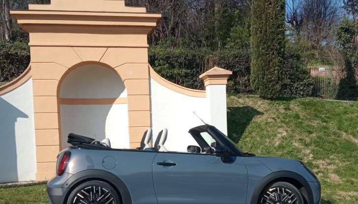 Nuova Mini Cooper Cabrio 2025, test drive e dati tecnici - Foto 14 di 26