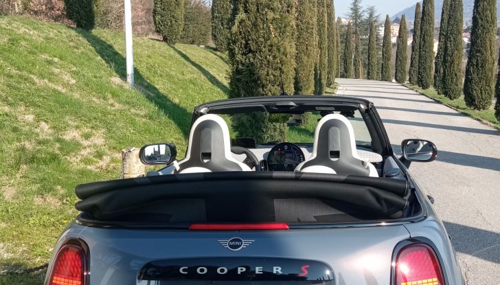 Nuova Mini Cooper Cabrio 2025, test drive e dati tecnici - Foto 17 di 26