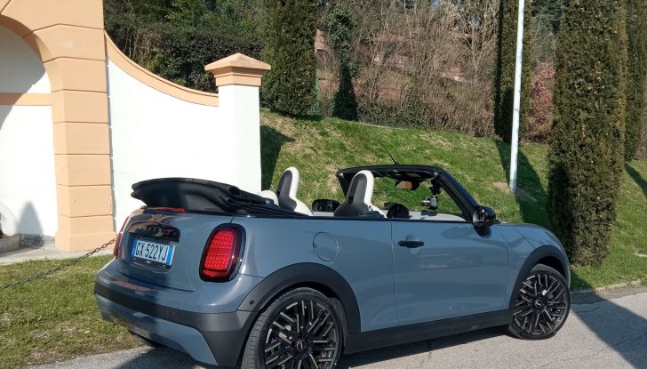 Nuova Mini Cooper Cabrio 2025, test drive e dati tecnici - Foto 18 di 26