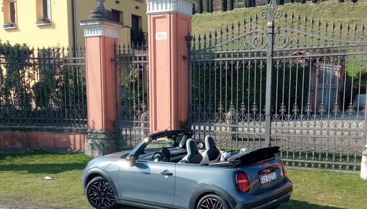 Nuova Mini Cooper Cabrio 2025, test drive e dati tecnici - Foto 21 di 26