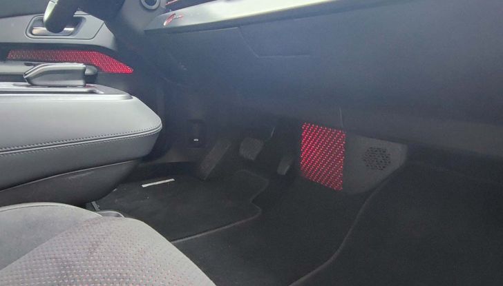 Nissan X-Trail Mild Hybrid e Ariya Nismo 2025: prova su strada, consumi e prezzi - Foto 11 di 41