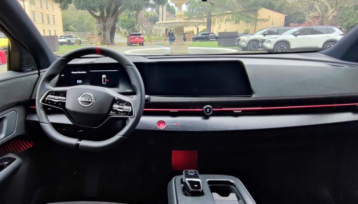 Nissan X-Trail Mild Hybrid e Ariya Nismo 2025: prova su strada, consumi e prezzi - Foto 13 di 41