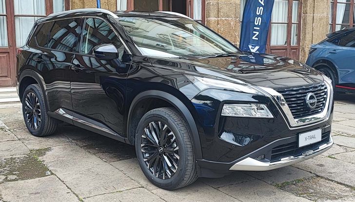 Nissan X-Trail Mild Hybrid e Ariya Nismo 2025: prova su strada, consumi e prezzi - Foto 28 di 41