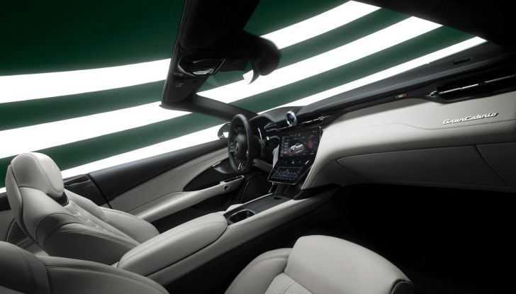 Nuova Maserati GranCabrio diventa più accessibile con 490 CV di puro piacere - Foto 14 di 30