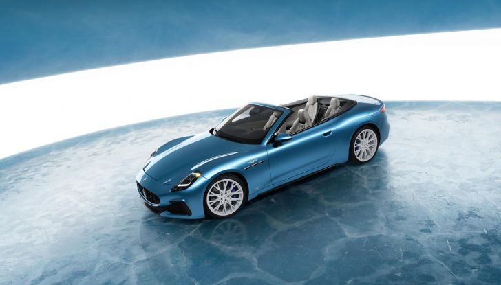 Nuova Maserati GranCabrio diventa più accessibile con 490 CV di puro piacere - Foto 10 di 30