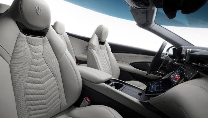 Nuova Maserati GranCabrio diventa più accessibile con 490 CV di puro piacere - Foto 3 di 30
