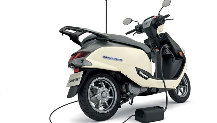 Suzuki debutta tra gli scooter elettrici con e-Address - Foto 2 di 7
