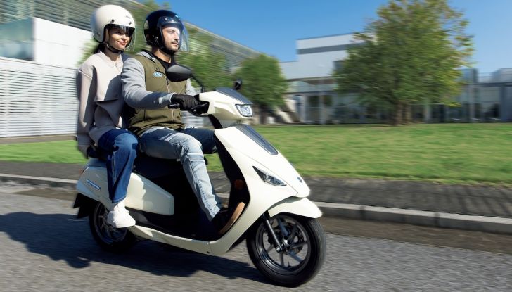 Suzuki debutta tra gli scooter elettrici con e-Address - Foto 4 di 7