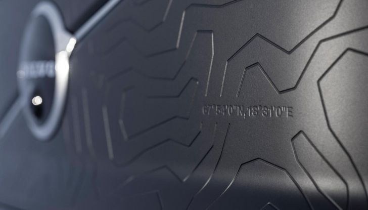 Volvo EX30 Cross Country: il SUV compatto elettrico che non teme lo sterrato - Foto 13 di 33