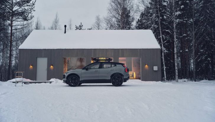 Volvo EX30 Cross Country: il SUV compatto elettrico che non teme lo sterrato - Foto 16 di 33
