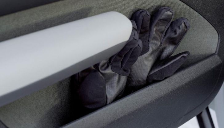 Volvo EX30 Cross Country: il SUV compatto elettrico che non teme lo sterrato - Foto 3 di 33