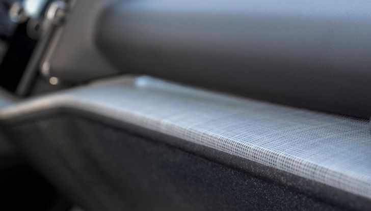 Volvo EX30 Cross Country: il SUV compatto elettrico che non teme lo sterrato - Foto 32 di 33