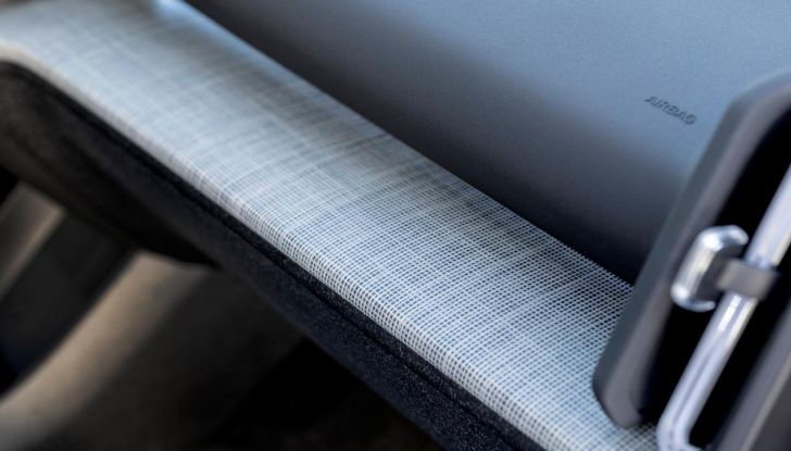 Volvo EX30 Cross Country: il SUV compatto elettrico che non teme lo sterrato - Foto 33 di 33