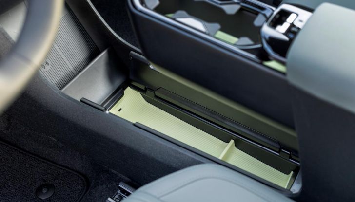 Volvo EX30 Cross Country: il SUV compatto elettrico che non teme lo sterrato - Foto 10 di 33