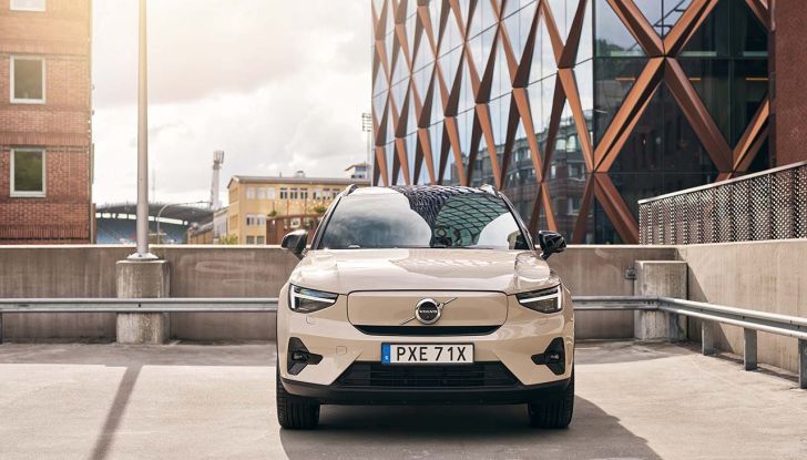 Volvo EX40: caratteristiche tecniche, autonomia e prezzi del SUV elettrico - Foto 1 di 18
