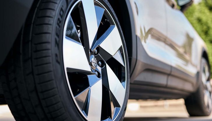 Volvo EX40: caratteristiche tecniche, autonomia e prezzi del SUV elettrico - Foto 10 di 18