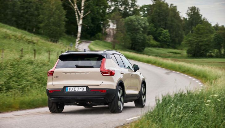 Volvo EX40: caratteristiche tecniche, autonomia e prezzi del SUV elettrico - Foto 14 di 18