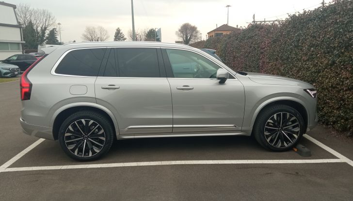 Volvo EX90 e XC90 prova su strada, consumi e prestazioni - Foto 11 di 17