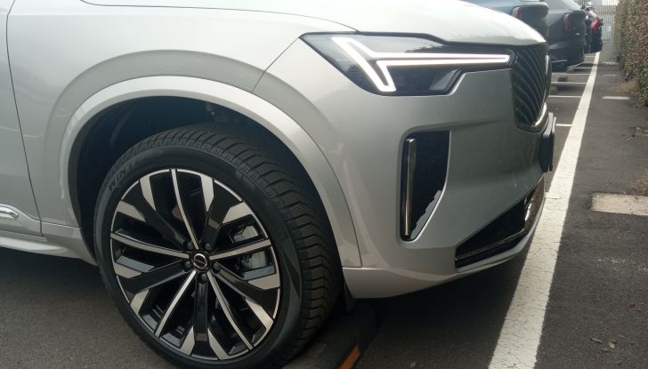 Volvo EX90 e XC90 prova su strada, consumi e prestazioni - Foto 12 di 17